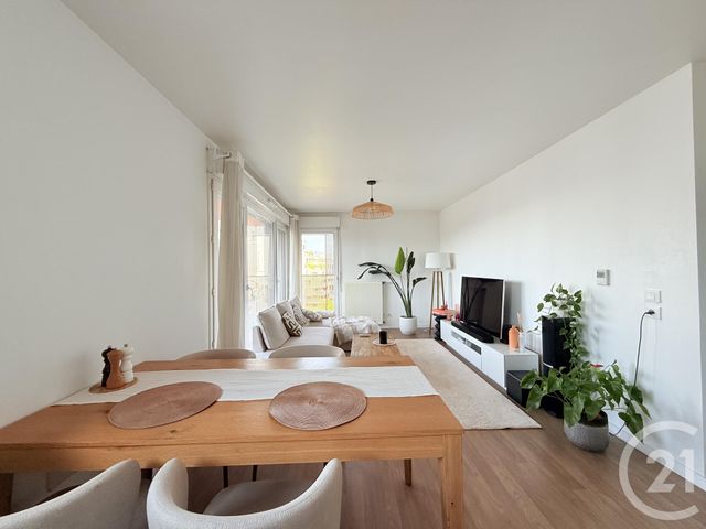 Appartement F3 à vendre - 3 pièces - 62.24 m2 - ST OUEN - 93 - ILE-DE-FRANCE - Century 21 Wilson Immobilier