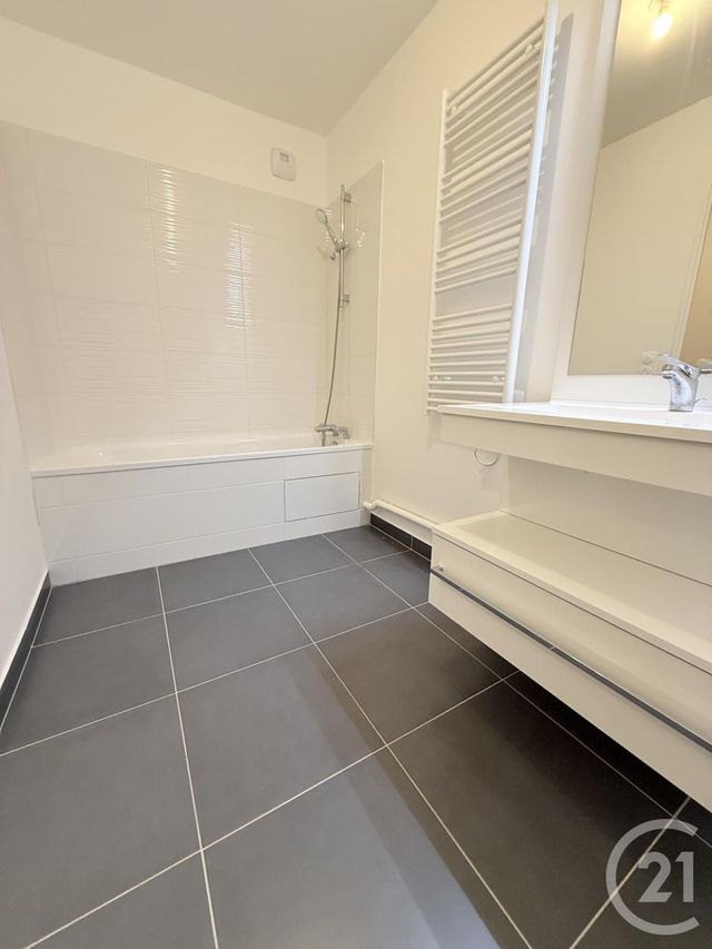 Appartement F3 à louer - 3 pièces - 58.51 m2 - LA PLAINE ST DENIS - 93 - ILE-DE-FRANCE - Century 21 Wilson Immobilier