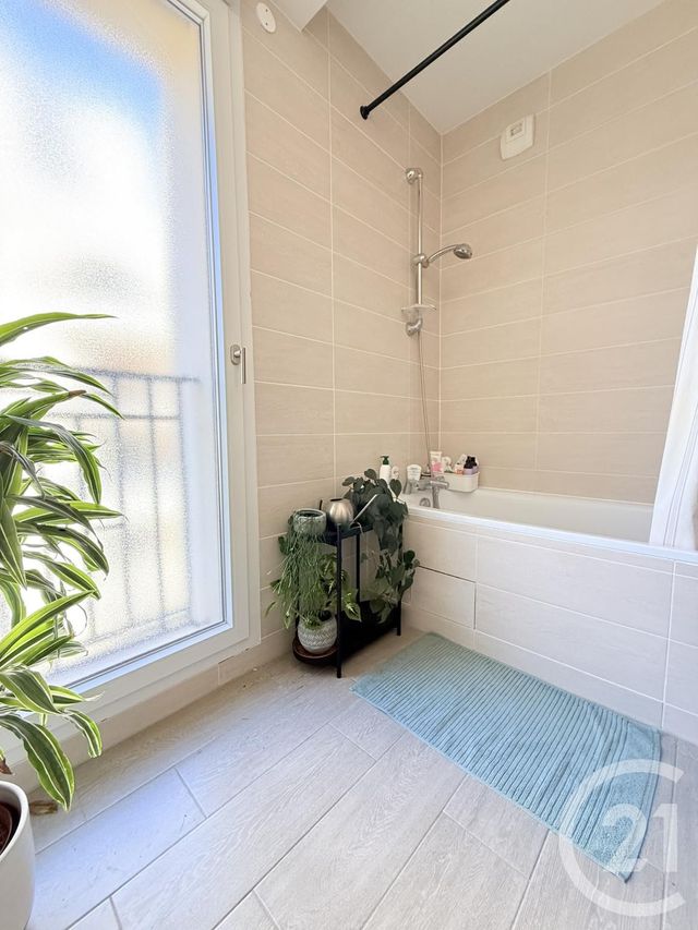 Appartement F3 à louer - 3 pièces - 64.53 m2 - ST OUEN - 93 - ILE-DE-FRANCE - Century 21 Wilson Immobilier